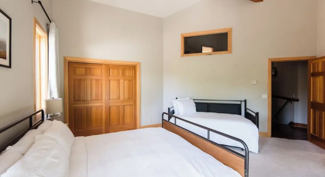 Sleeps 16! Modern Mountain Escape w/ Hot Tub Mason by Avantstay