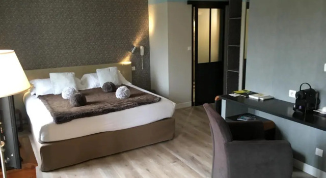 Полулюкс Logis Hôtel Le Moulin de Chalons