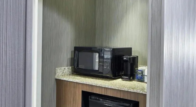 Двухместный люкс Courtyard by Marriott Albany Thruway