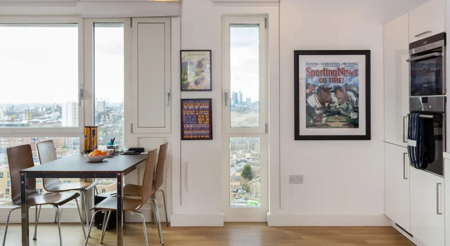 East London Apartment With London Views, Забронировать Апартаменты/квартира Отели Лондона с парковкой, рядом с ABBA Arena, Парковка
