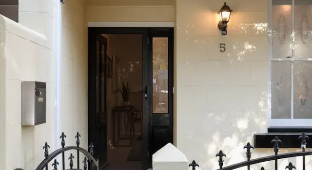 Апартаменты Beautiful Terrace Home With Courtyard