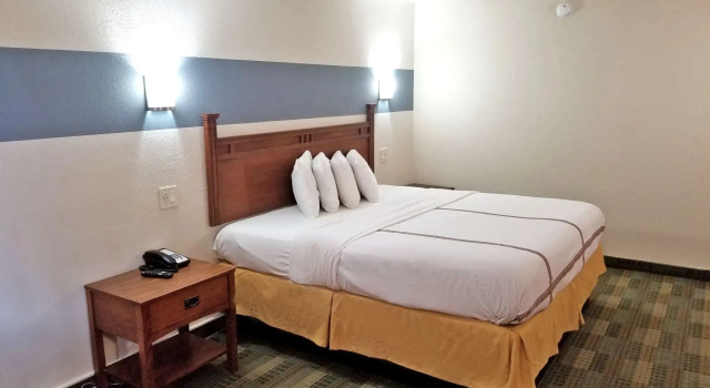 Люкс Luxury Americas Best Value Inn Marshall