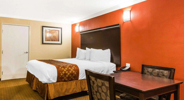 Двухместный номер Standard Rodeway Inn & Suites Corona