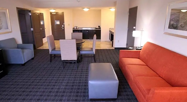 Двухместный люкс с 2 комнатами Hampton Inn & Suites Seneca-Clemson Area