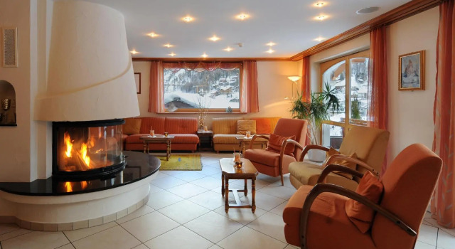 Hotel Tschugge, Забронировать Отель Отели Церматт с парковкой, рядом с Горнолыжный подъемник Маттерхорн Гласье Парадайз, Парковка