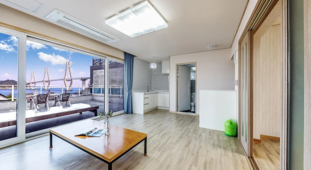 Номер Standard с 2 комнатами с балконом Geoje Healing Pension