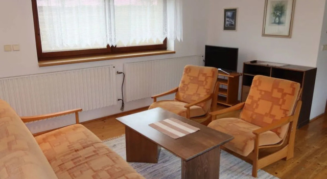 House Strmilov Gsteig Bei Gstaad, Rezerwuj Hotel Hotele w Central Bohemia z parkingiem, Parking