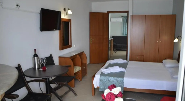 Kiwi Hotel, Забронировать Отель  