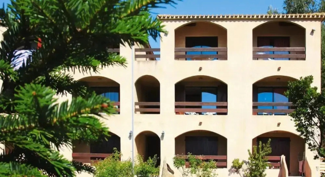 Residence Les Dauphins in Tiuccia with balcony, Забронировать Апартаменты/квартира Отели Казальоне с парковкой, Парковка