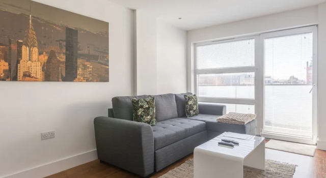 Luxury 2-bed Flat, Parking Near Tube and Emirates