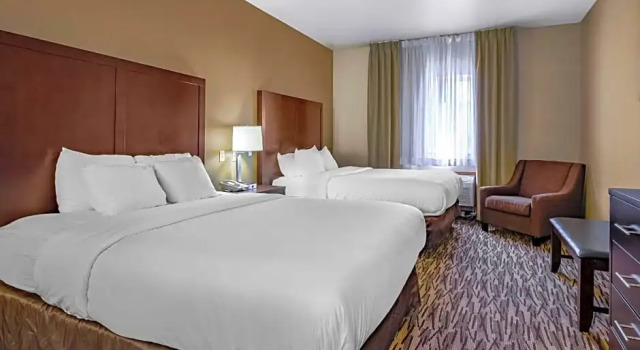 Четырёхместный номер Standard Comfort Suites Portland Airport