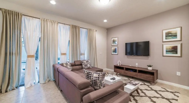 Beautiful townhome with splash pool and game room, Buchen Sie Ferienhaus Hotels in Four Corners mit Pool, Schwimmbad