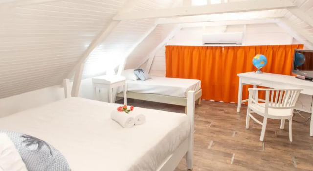 Трёхместный номер Standard с видом на море Hôtel Frégate Bleue