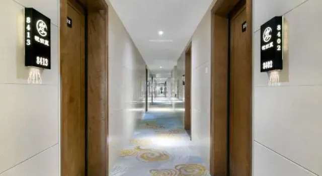 Yuebolan Hotel (Urumqi Yimin Building), Book Hotel Hotels in Xinjiang with Parking, Parking