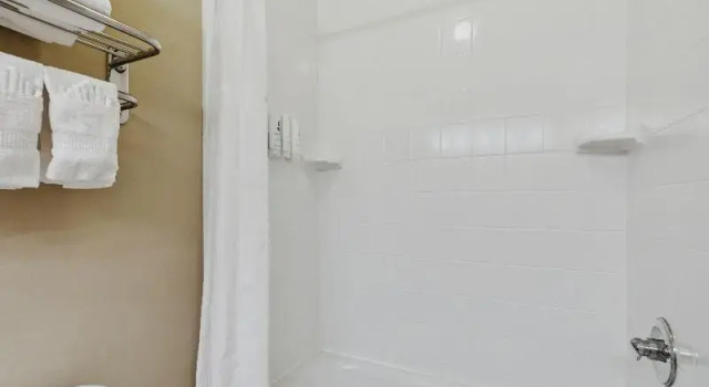 Шестиместный номер Standard Country Inn & Suites by Radisson, Covington, LA