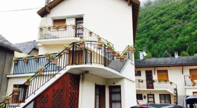Apartment Le Pouey, Buchen Sie Ferienwohnung Esquieze-Sere Languedoc-Roussillon
