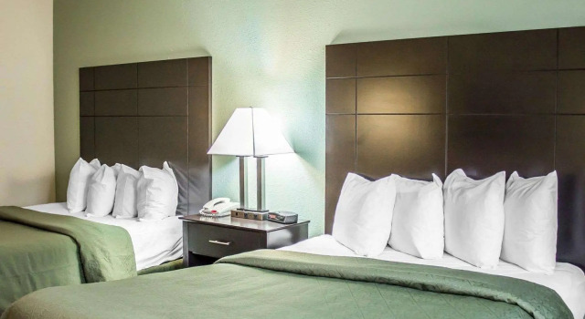Четырёхместный номер Standard Quality Inn Minocqua