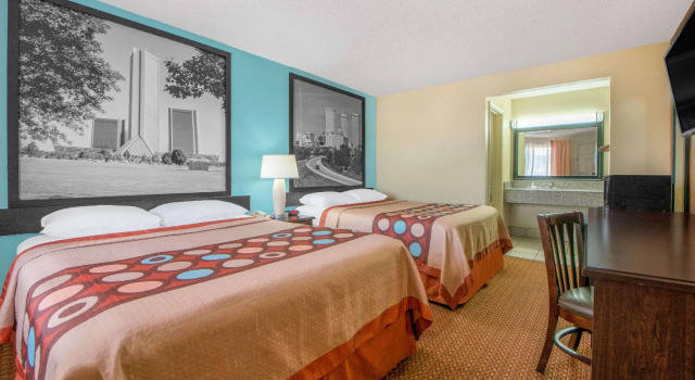Четырёхместный номер Standard Super 8 by Wyndham Tulsa - Route 66