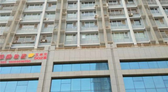 OYO Yihuan Express Hotel, Rezerwuj Hotel Hotele w Korla z parkingiem, Parking