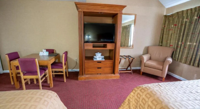 Семейный люкс Admiralty Inn & Suites - a Red Collection Hotel
