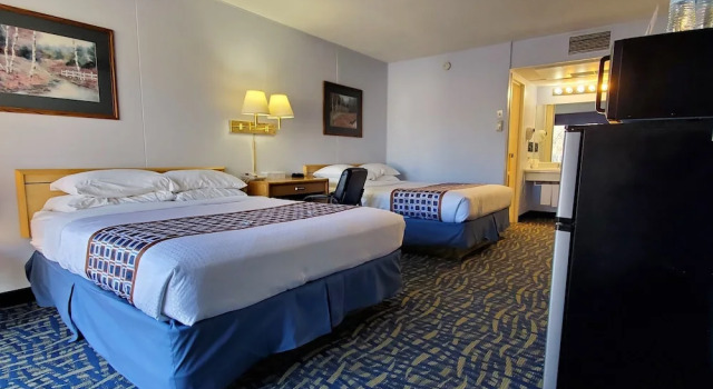 Четырёхместный номер Standard Hospitality Inn