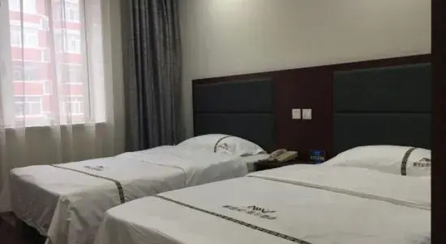 Holiday Inn New Century, Rezervovat Hotel Sanchahe Jilin