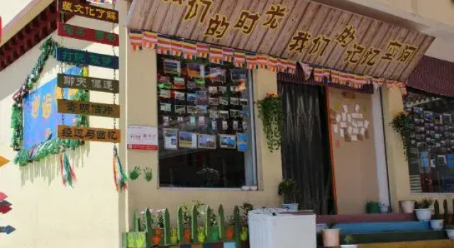 Litang Xiehou Chinese Inn, Varaa Hotelli Litang Sichuan