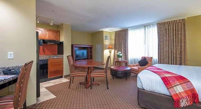 Двухместная студия Clarion Collection Hotel Arlington Court Suites