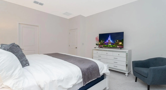Large beautiful home by Disney