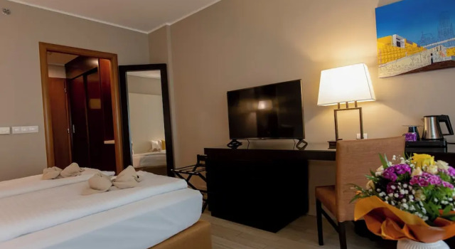 Трёхместный номер Superior Lions Garden Hotel