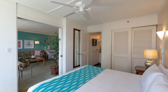 Modern 12th Floor Waikiki Banyan Condo with Partial Ocean Views by Koko Resort Vacation Rentals, Забронировать Курортный отель Отели Гонолулу 3 звезды, рядом с Royal Hawaiian Theater Legends in Concert Waikiki, 3*