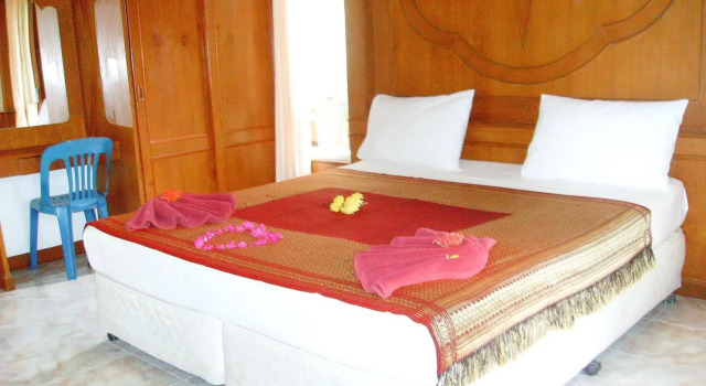 Lanta Palm Beach Resort