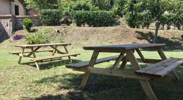 Casa Albergo per Anziani San Vincenzo de Paoli, Book Hotel Hoteller i Castel Morrone med parkering, Parkering