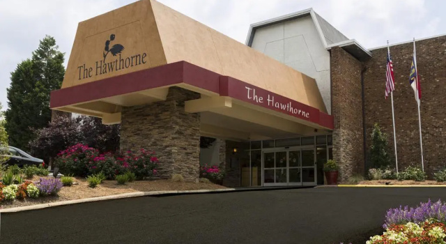 Четырёхместный номер Standard Hawthorne Inn & Conference Center