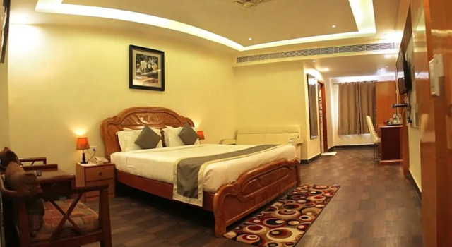 Hotel Vaibhav Inn, Забронировать Отель Отели Гомти Нагара с парковкой, Парковка