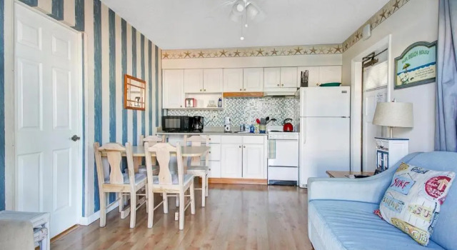 Five Palms Suite 110 - Daily - Weekly - Monthly, Забронировать Отель Отели Клируотер-Бич с парковкой, Парковка