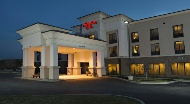 Hampton Inn Bennington, Varaa Hotelli Hotellit New England uima-altaalla, Uima-allas