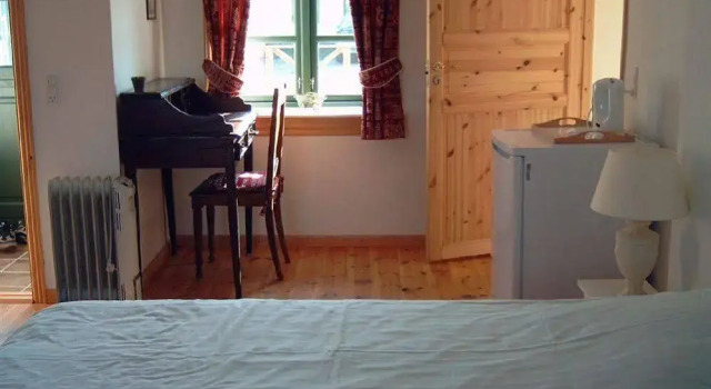Cottage Farm Bed & Breakfast, Rezerwuj Pobyt na farmie Hotele w Hovedstaden region z parkingiem, Parking