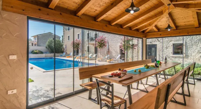 Вилла с балконом Stunning Villa in Kringa With Swimming Pool