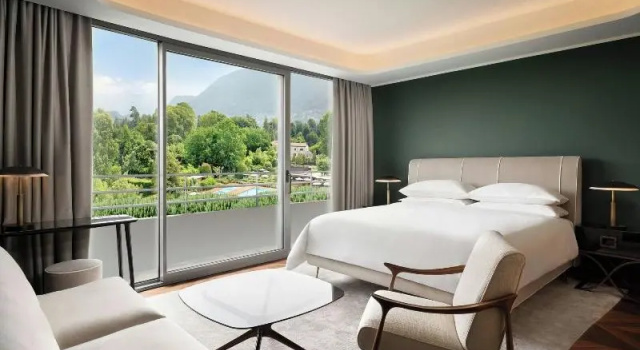 Двухместный полулюкс c 1 комнатой Sheraton Lake Como Hotel