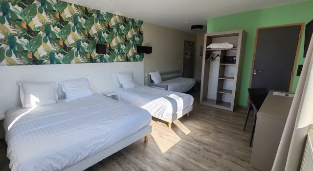 Четырёхместный номер Standard Auberge du château de Joux