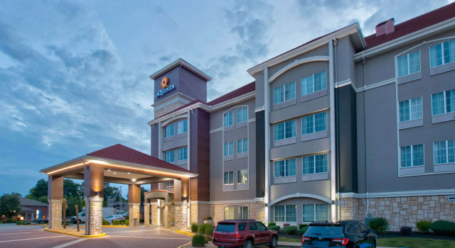 La Quinta Inn & Suites Bryant, Varaa Hotelli Bryant 
