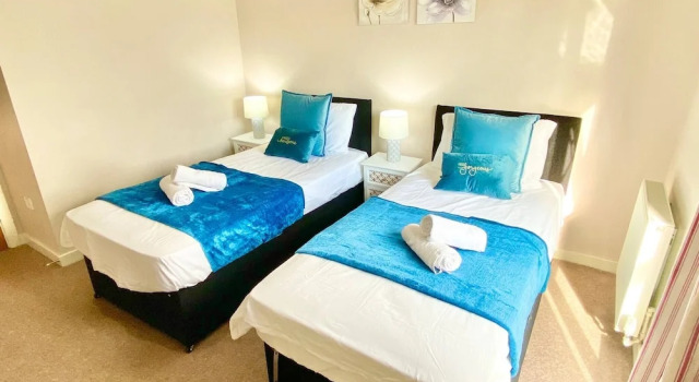 5-bed Townhouse Salford Deep Cleaned, Rezervasyon Tatil Evi Merseyside villalar, Villa