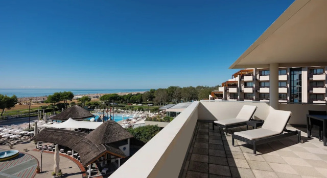 Апартаменты с 2 комнатами с балконом и с видом на море Aparthotel Holiday
