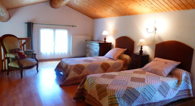Great Detached House Near Die With Magnificent View and Beautiful Garden, Забронировать Отель Отели Vercors с парковкой, Парковка