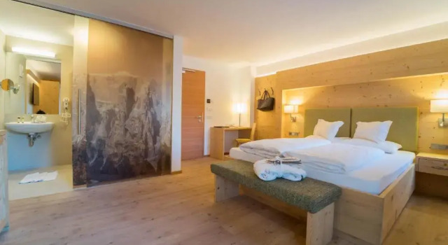 Двухместный номер Standard с балконом и с красивым видом из окна Dolomites Nature Hotel Vigilerhof