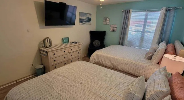 Private Beach Access Pool & Hot Tub Bbq Pits 1 Bedroom Home by RedAwning