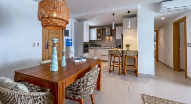 Апартаменты Luxurious Pent House Steps From The Beach. C4