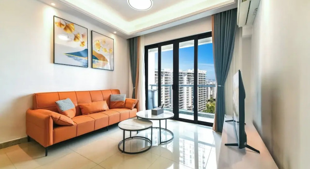 Номер Standard c 1 комнатой с балконом и с видом на море R&F Princess Cove Seine Region by Lions Bay