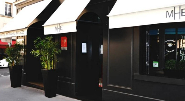 Кровать в общем номере Monceau Elysées